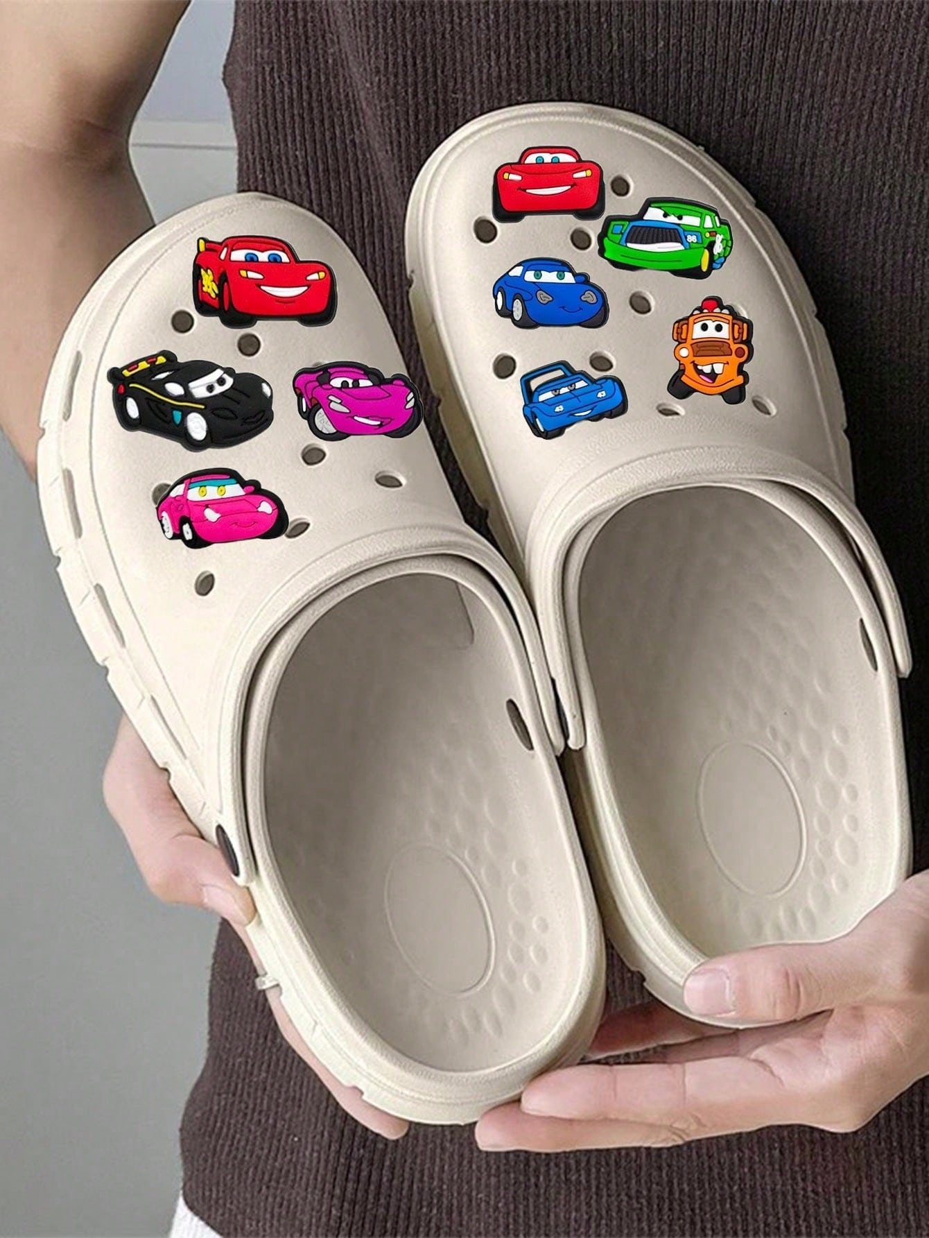 ชาร์มรองเท้าลายการ์ตูนอนิเมะแฟ - Women'S Shoes Back To School บทวิจารณ์และราคา