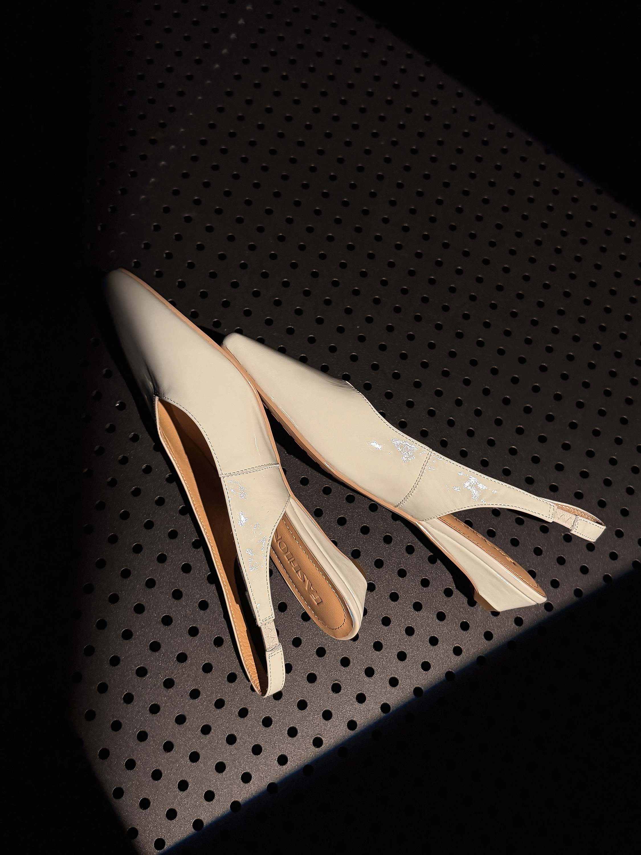 รองเท้าส้นเตี้ยหนังวัว Lenkise - Women Shoes Brand บทวิจารณ์และราคา