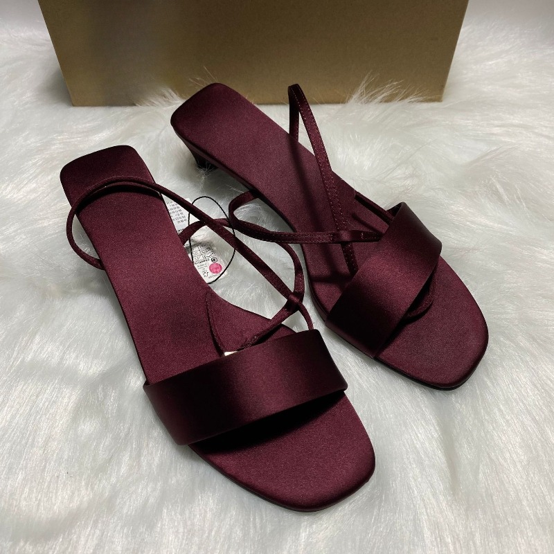 รองเท้าส้นเตี้ยแบบสายรัดข้อเท้ - Women Shoes Brand บทวิจารณ์และราคา