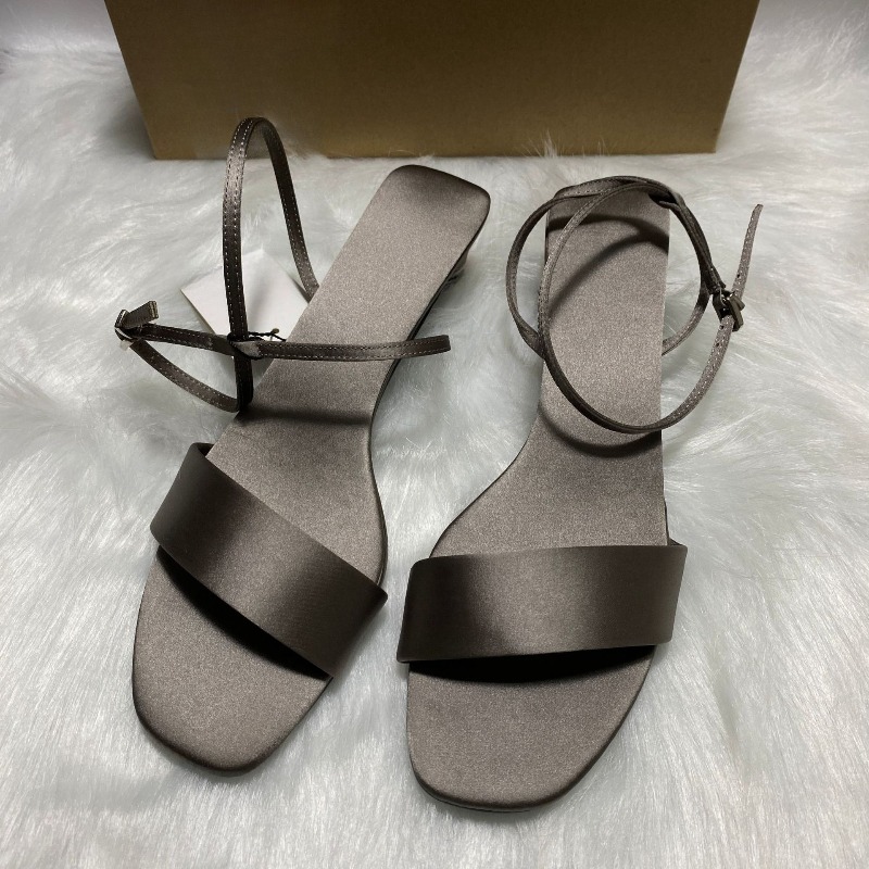 รองเท้าส้นเตี้ยแบบสายรัดข้อเท้ - Women Shoes Brand บทวิจารณ์และราคา