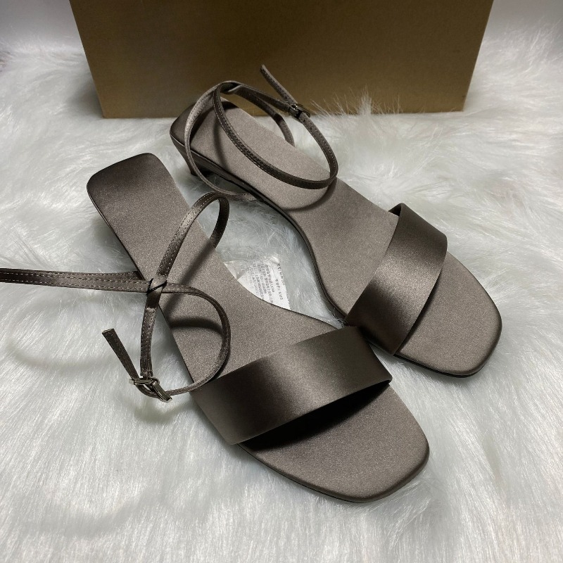 รองเท้าส้นเตี้ยแบบสายรัดข้อเท้ - Women Shoes Brand บทวิจารณ์และราคา