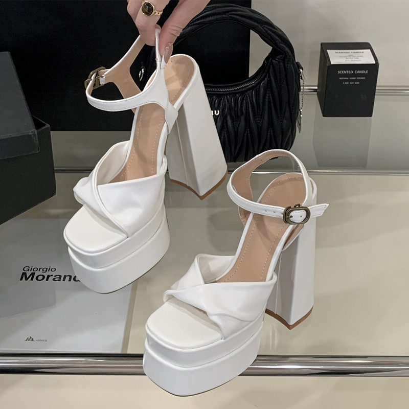 สไตล์ดาวแฟชั่นคู่แพลตฟอร์มWedg - Platform Sneakers Chunky บทวิจารณ์และราคา